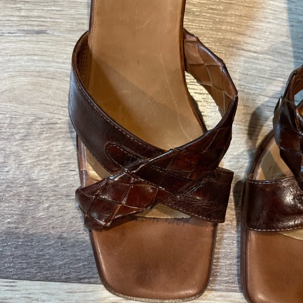 Sesto Meucci Leather Brown Mules with Elegant Criss-Cross Straps - Picture 4 of 7